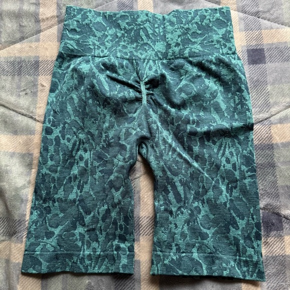 Gymshark Teal Patterned Biker Shorts - Picture 8 of 13